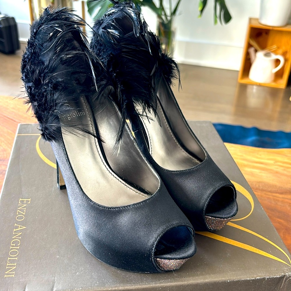 Enzo Angiolini feathered pump